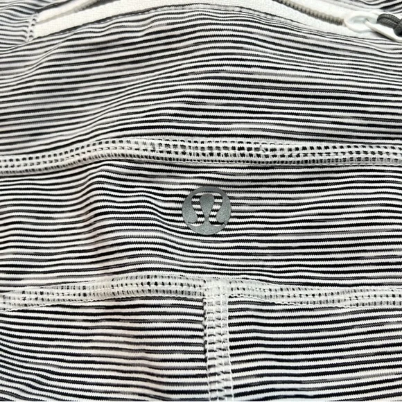 Lululemon Shorts - Size 4 - Picture 8 of 12